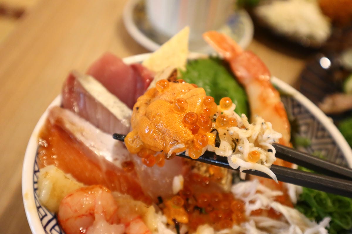 (新北新莊美食)坐著做。海鮮丼飯專門-新莊幸福店,2024下 (新北新莊美食)坐著做。海鮮丼飯專門-新莊幸福店,2024下