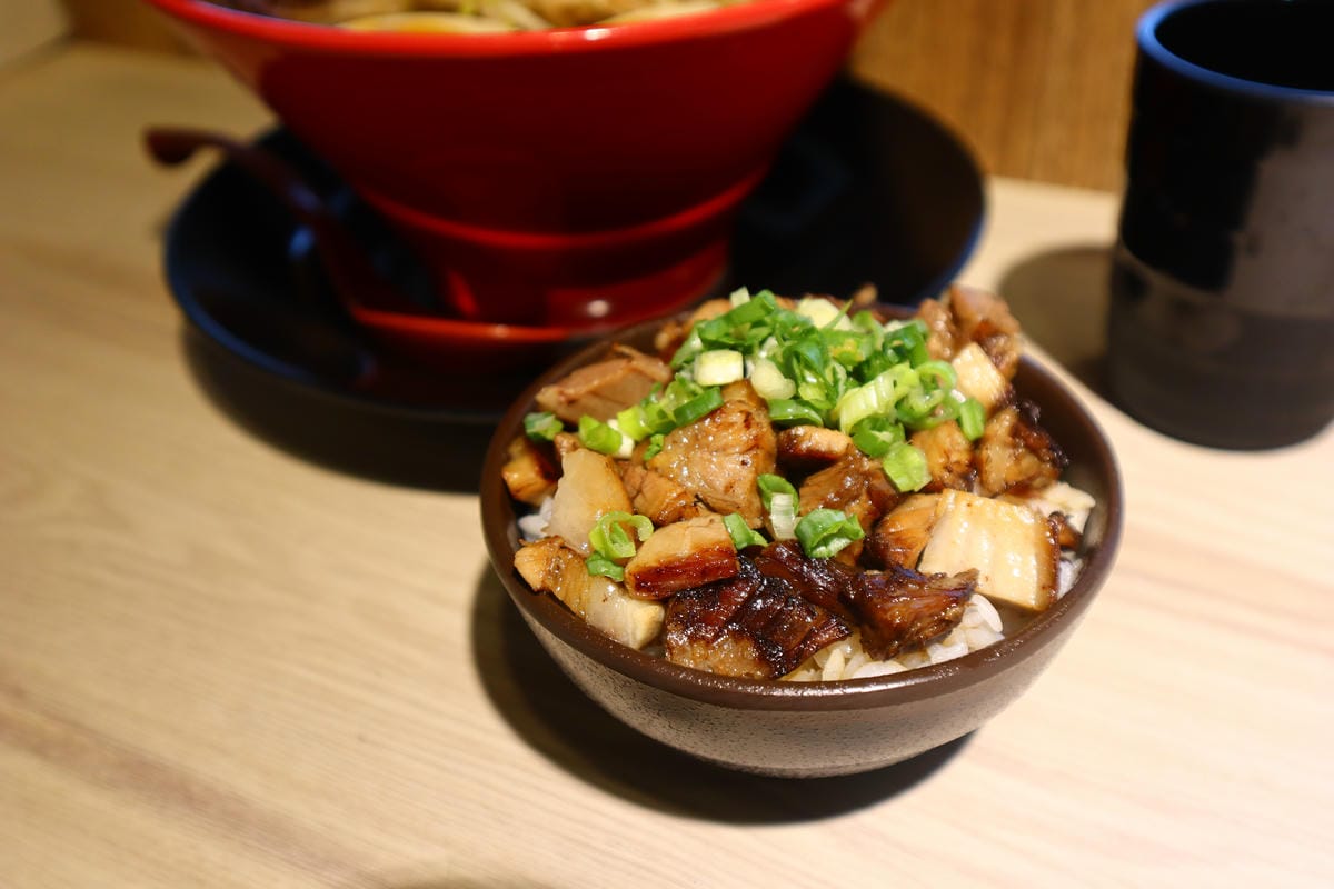 (新北新莊美食)豚小屋豚骨拉麵，新莊拉麵店再+1，新莊終於有