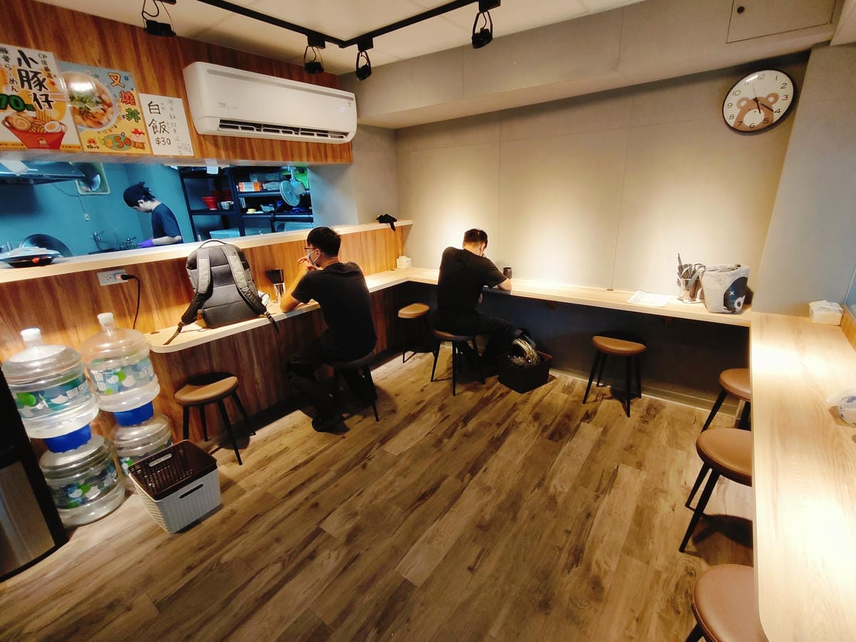 (新北新莊美食)豚小屋豚骨拉麵，新莊拉麵店再+1，新莊終於有