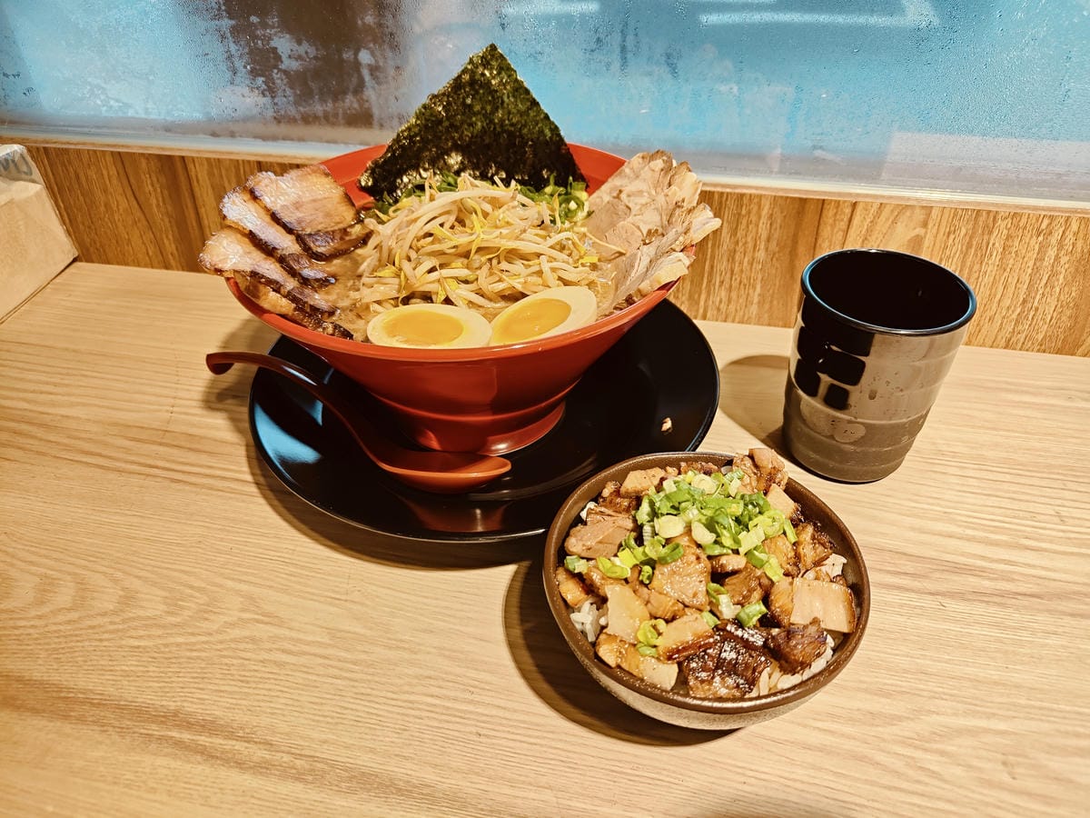 (新北新莊美食)豚小屋豚骨拉麵，新莊拉麵店再+1，新莊終於有