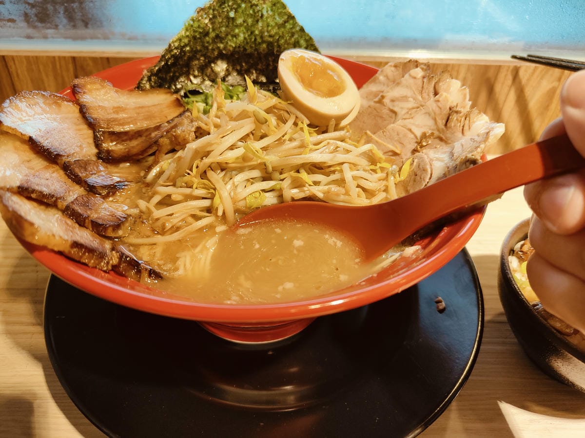 (新北新莊美食)豚小屋豚骨拉麵，新莊拉麵店再+1，新莊終於有