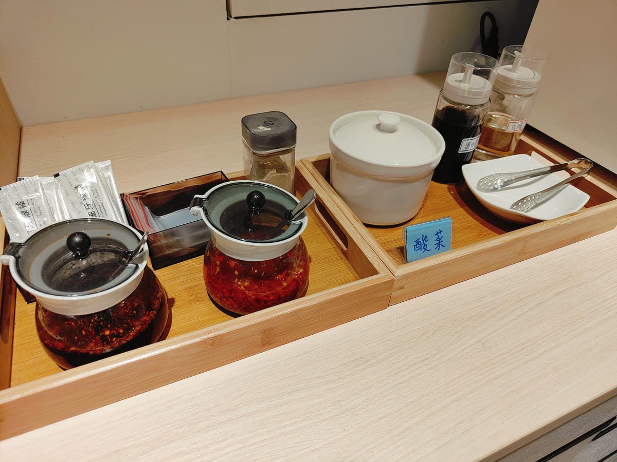 (新北板橋美食)吉米頁-紅燒牛肉麵,板橋牛肉麵推薦,小菜也都 (新北板橋美食)吉米頁-紅燒牛肉麵,板橋牛肉麵推薦,小菜也都