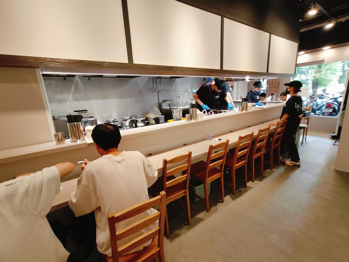 (新北板橋美食)創作麵坊鮭の大助-板橋店,使用100%鮭魚熬 (新北板橋美食)創作麵坊鮭の大助-板橋店,使用100%鮭魚熬