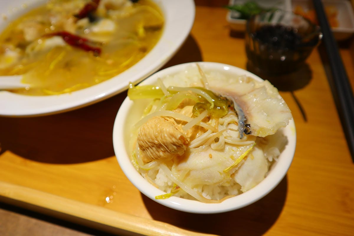 (新北新莊美食)七七酸菜魚,一個人也可以吃的酸菜魚。價格中間 (新北新莊美食)七七酸菜魚,一個人也可以吃的酸菜魚。價格中間