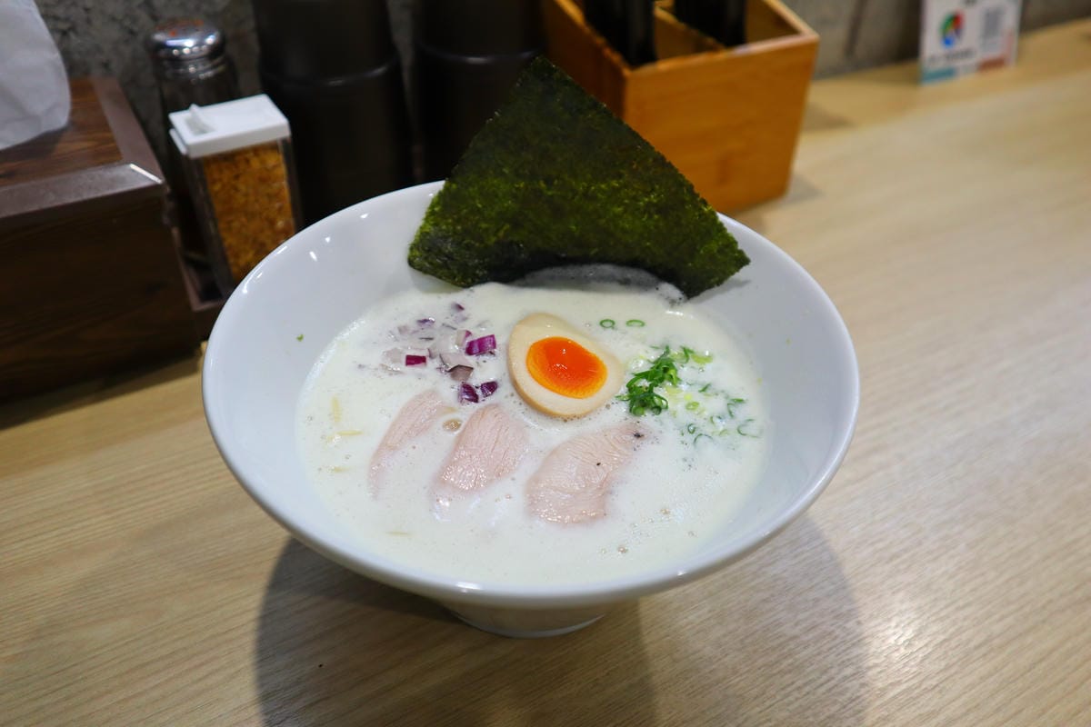 (新北板橋美食)捌玥。泡系雞白湯拉麵，板橋新開拉麵再加一，新