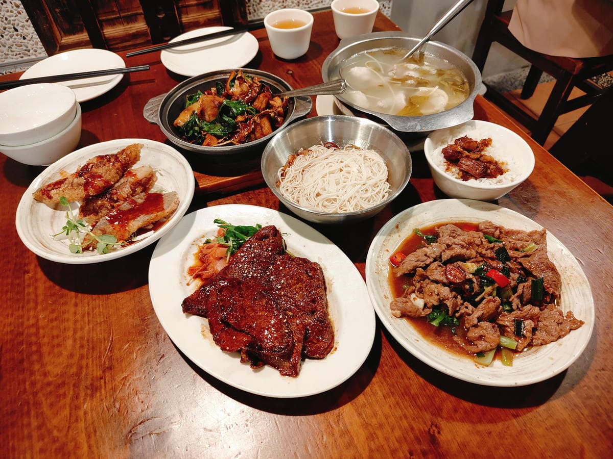 (台北大安美食)喫飯食堂,永康街聚餐首選。在地老字號台菜餐館 (台北大安美食)喫飯食堂,永康街聚餐首選。在地老字號台菜餐館