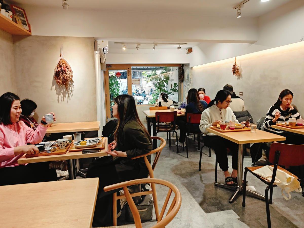 (新北板橋美食)KOYA COFFEE,就算是平日中午人潮也 (新北板橋美食)KOYA COFFEE,就算是平日中午人潮也