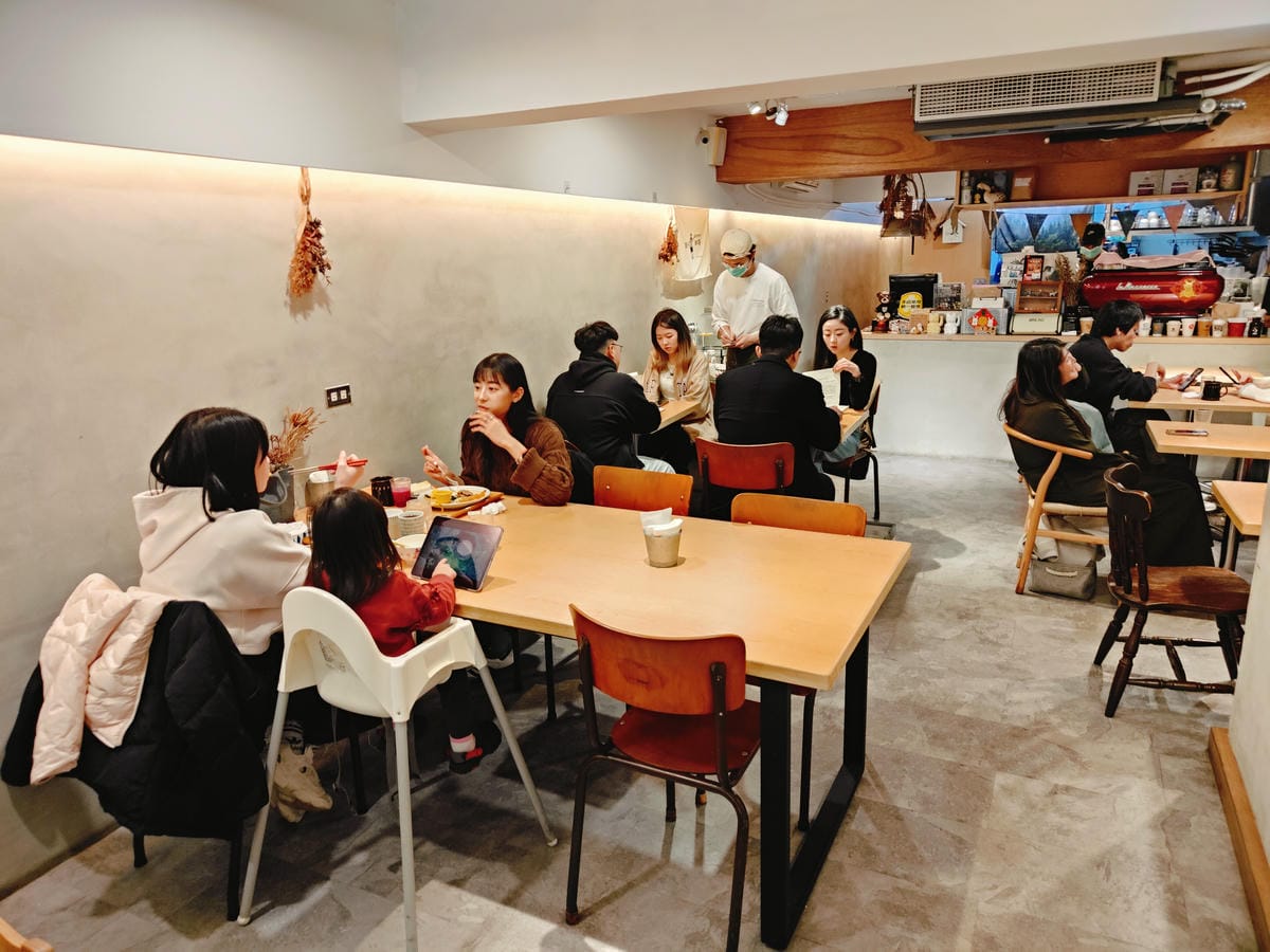 (新北板橋美食)KOYA COFFEE,就算是平日中午人潮也 (新北板橋美食)KOYA COFFEE,就算是平日中午人潮也