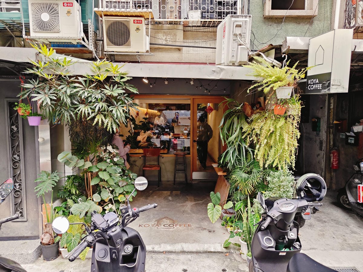 (新北板橋美食)KOYA COFFEE,就算是平日中午人潮也 (新北板橋美食)KOYA COFFEE,就算是平日中午人潮也