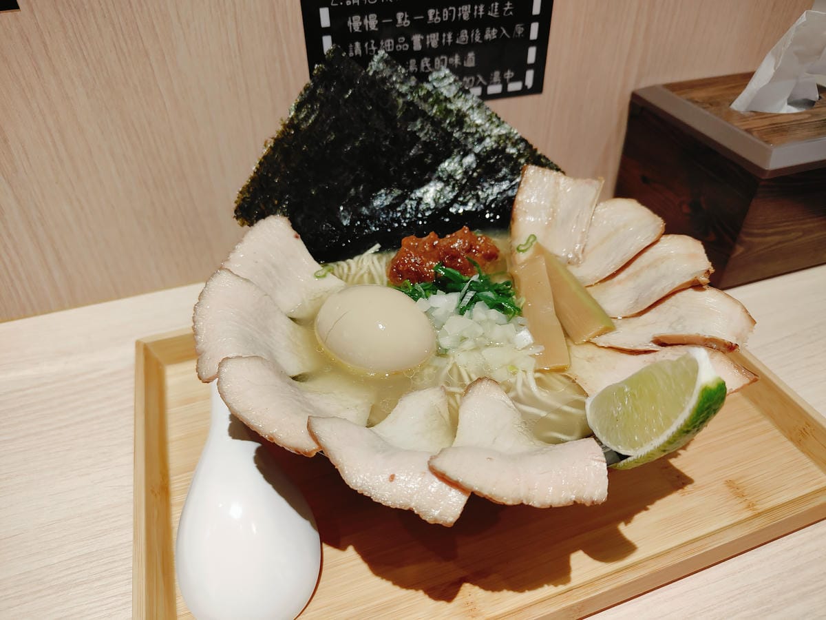 (新北板橋美食)辰噌拉麵,主打豚骨與雞骨兩種湯頭,並有著多種 (新北板橋美食)辰噌拉麵,主打豚骨與雞骨兩種湯頭,並有著多種