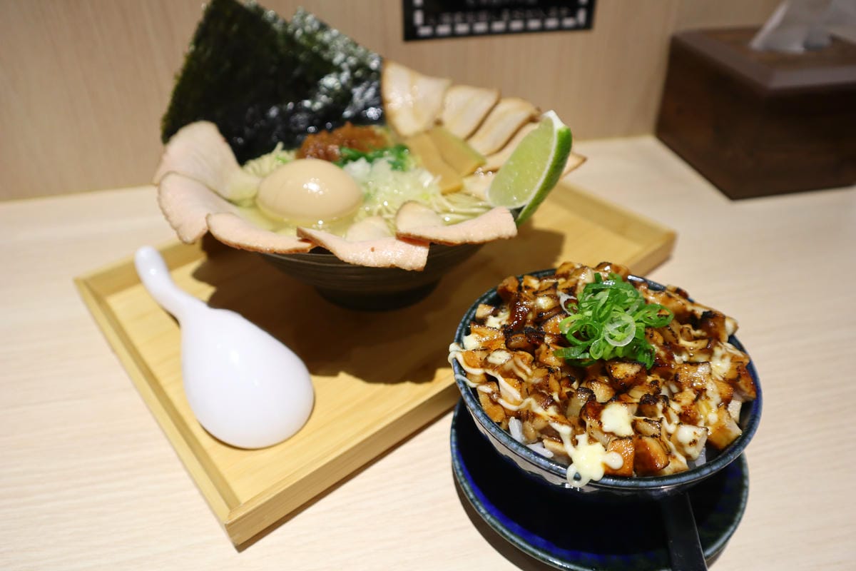 (新北板橋美食)辰噌拉麵,主打豚骨與雞骨兩種湯頭,並有著多種 (新北板橋美食)辰噌拉麵,主打豚骨與雞骨兩種湯頭,並有著多種