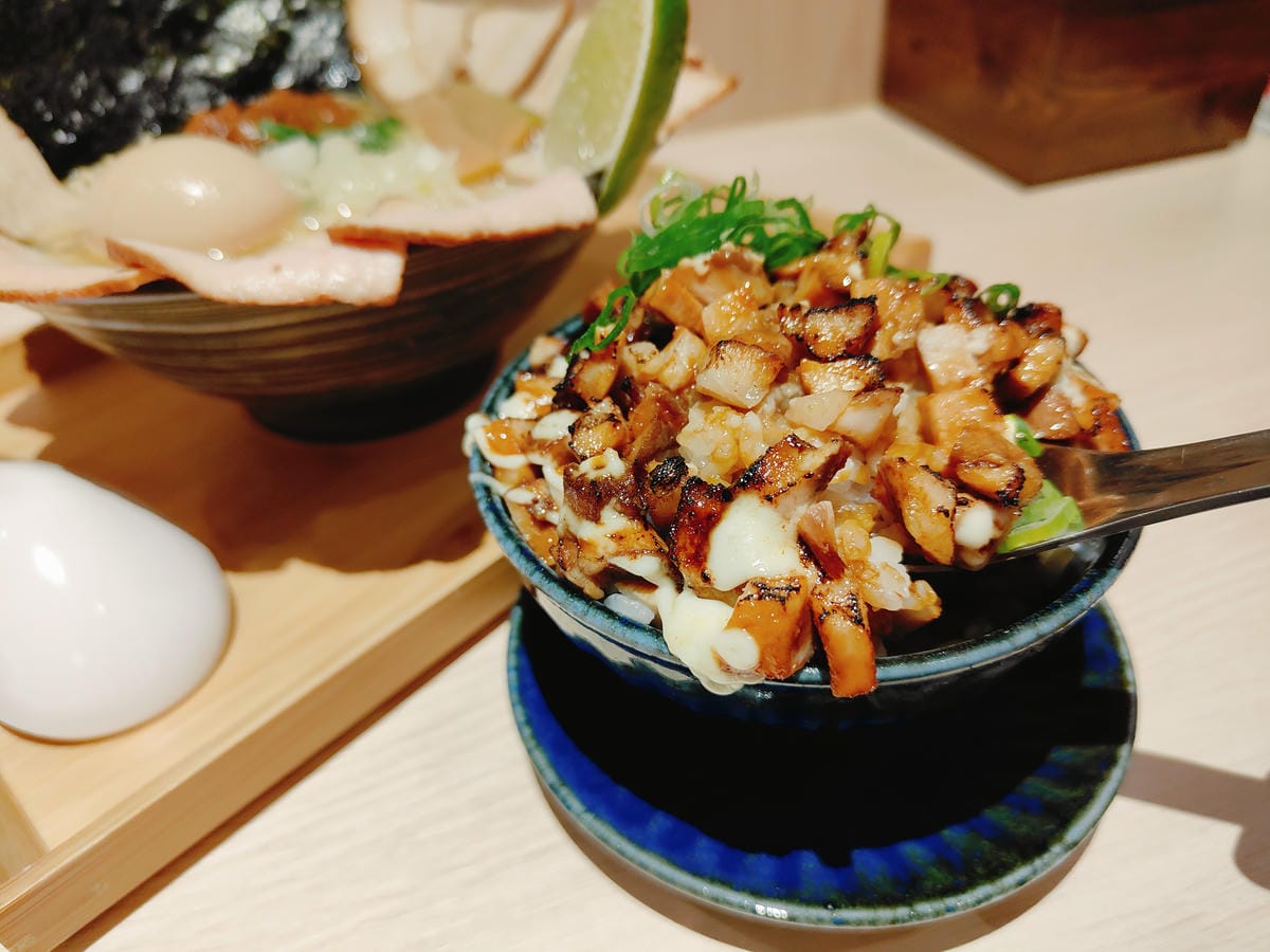 (新北板橋美食)辰噌拉麵,主打豚骨與雞骨兩種湯頭,並有著多種 (新北板橋美食)辰噌拉麵,主打豚骨與雞骨兩種湯頭,並有著多種