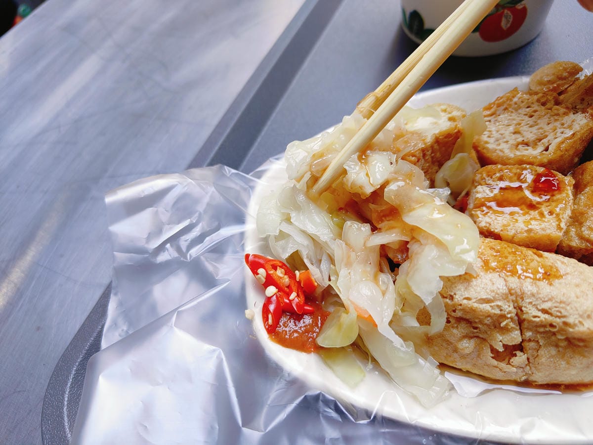 (台北北投美食)阮Q臭豆腐，關渡宮附近的人氣小吃。金黃酥脆臭
