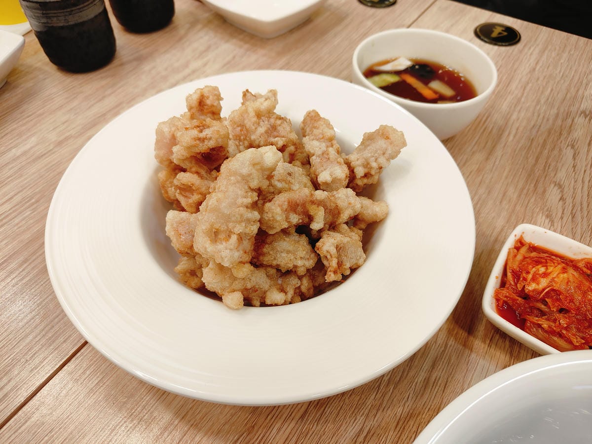 (新北新莊美食)新村館韓式中華料理,從黑金發亮的炸醬麵到適合 (新北新莊美食)新村館韓式中華料理,從黑金發亮的炸醬麵到適合