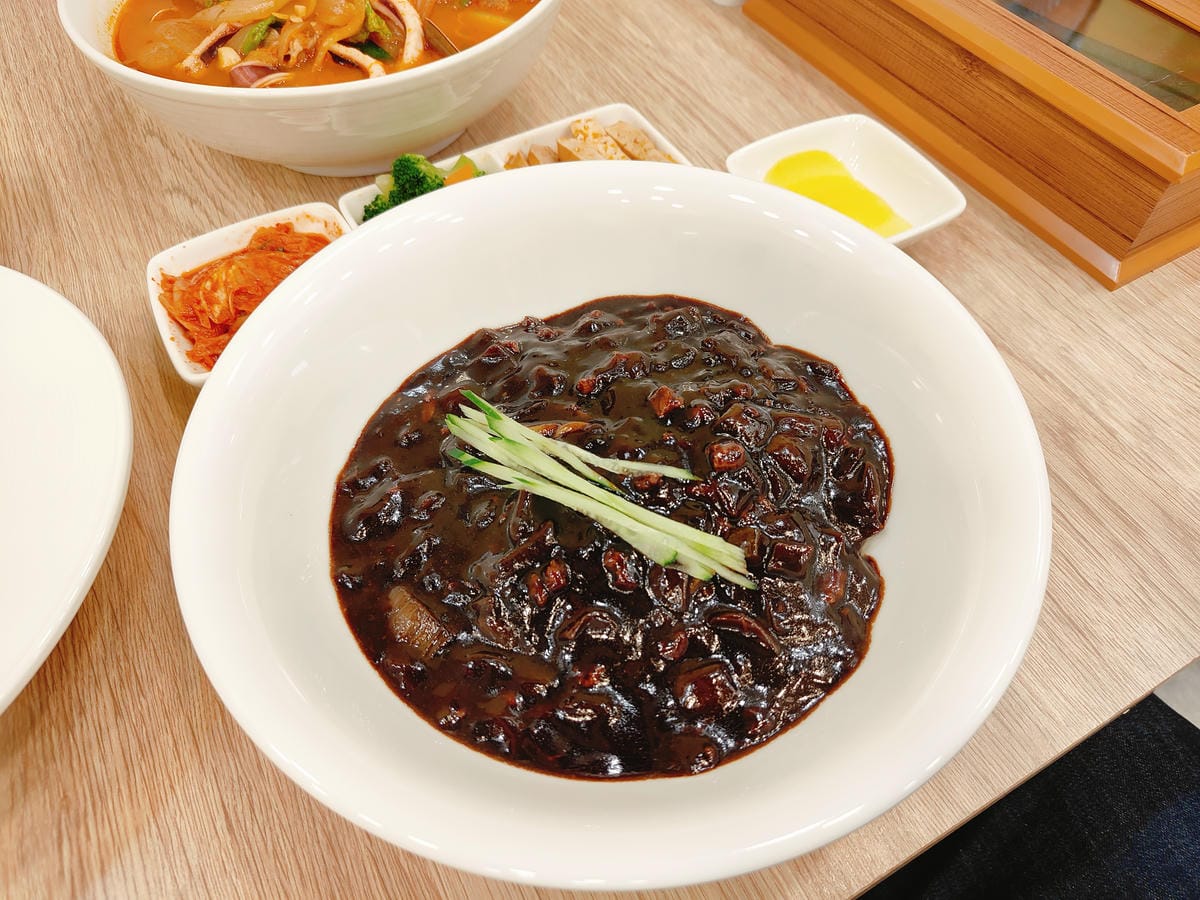 (新北新莊美食)新村館韓式中華料理,從黑金發亮的炸醬麵到適合 (新北新莊美食)新村館韓式中華料理,從黑金發亮的炸醬麵到適合
