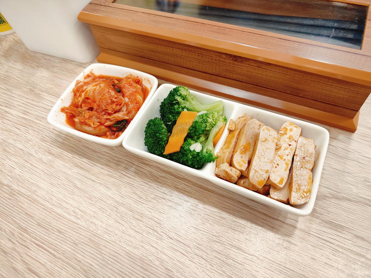 (新北新莊美食)新村館韓式中華料理,從黑金發亮的炸醬麵到適合 (新北新莊美食)新村館韓式中華料理,從黑金發亮的炸醬麵到適合