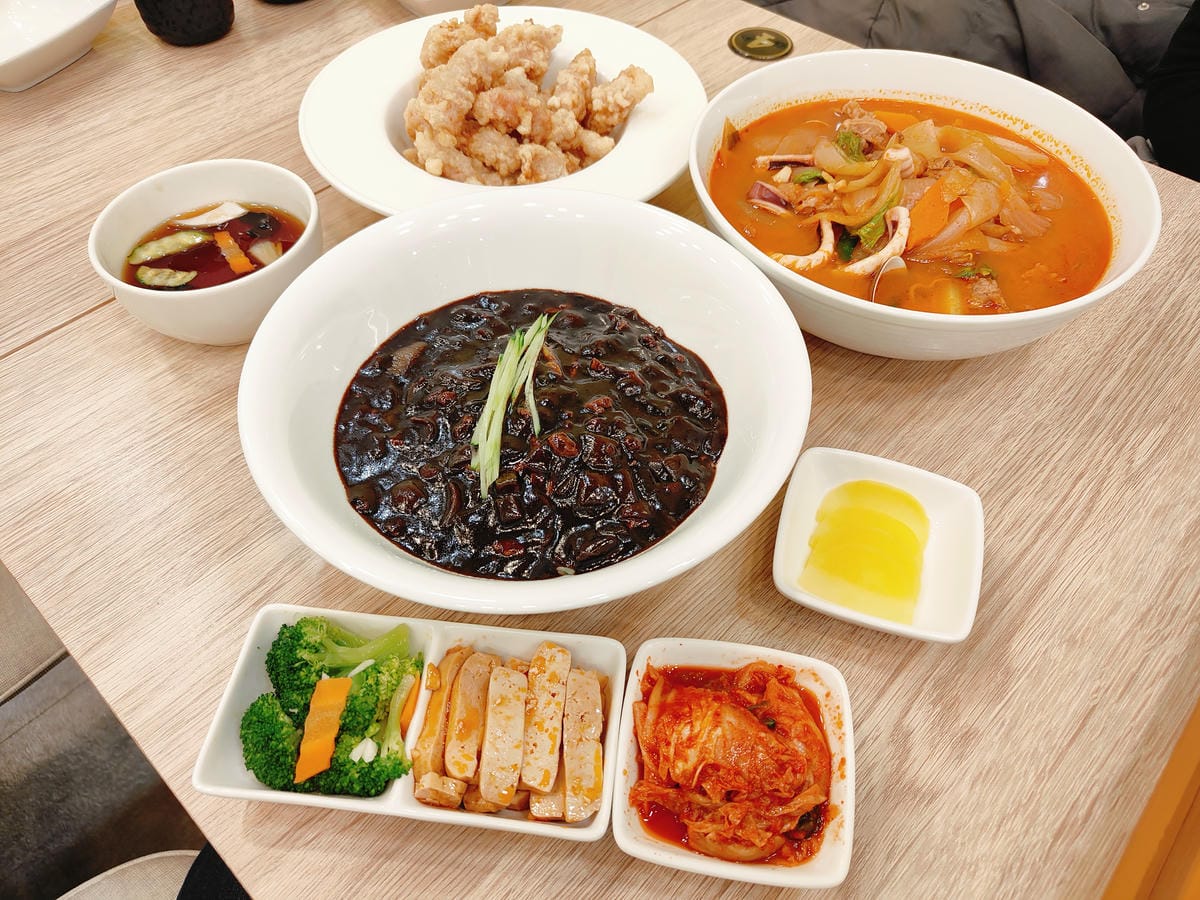 (新北新莊美食)新村館韓式中華料理,從黑金發亮的炸醬麵到適合 (新北新莊美食)新村館韓式中華料理,從黑金發亮的炸醬麵到適合