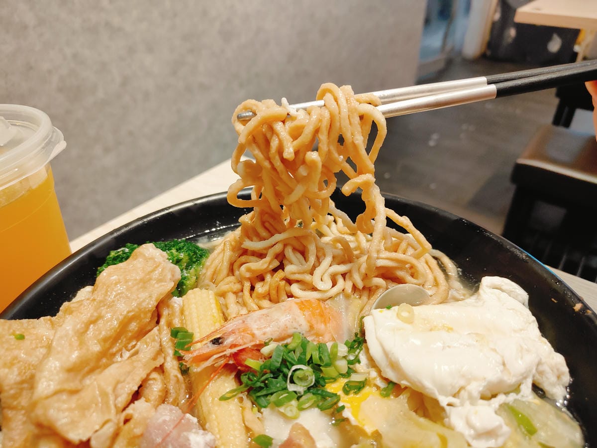 (新北新莊餐廳)二春外鍋燒專賣店新莊店,主打多樣湯頭與豐富配 (新北新莊餐廳)二春外鍋燒專賣店新莊店,主打多樣湯頭與豐富配