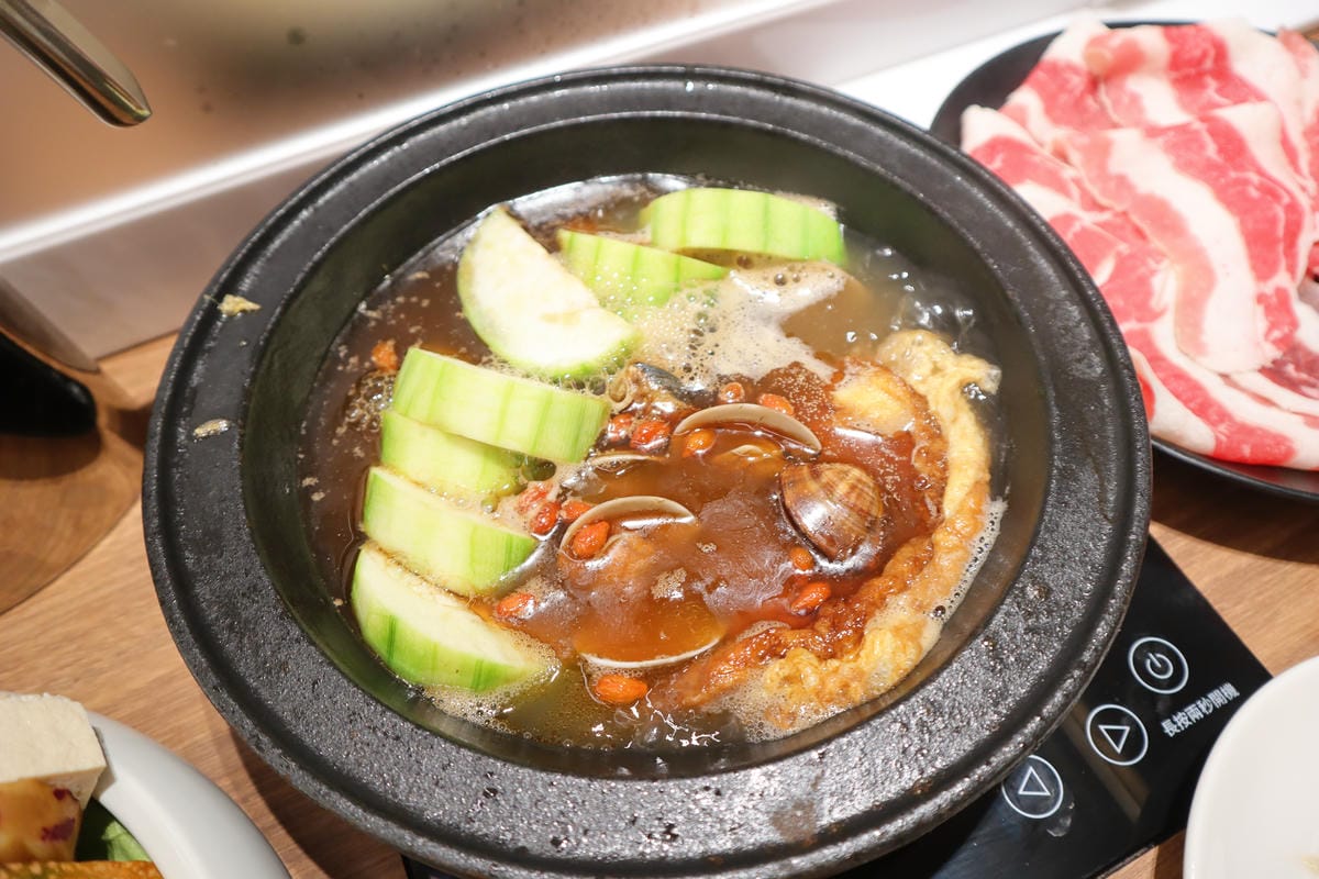 (新北新莊餐廳)萬客什鍋新莊店，來自台中的台式人氣火鍋店，有