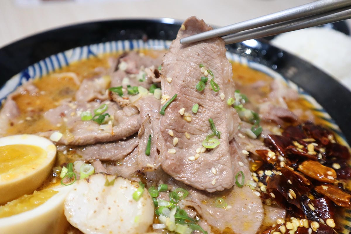 (新北新莊餐廳)二春外鍋燒專賣店新莊店,主打多樣湯頭與豐富配 (新北新莊餐廳)二春外鍋燒專賣店新莊店,主打多樣湯頭與豐富配