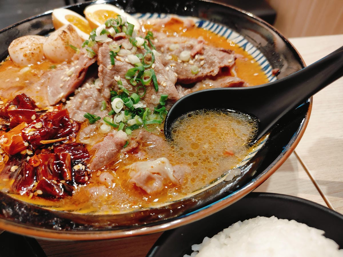 (新北新莊餐廳)二春外鍋燒專賣店新莊店,主打多樣湯頭與豐富配 (新北新莊餐廳)二春外鍋燒專賣店新莊店,主打多樣湯頭與豐富配