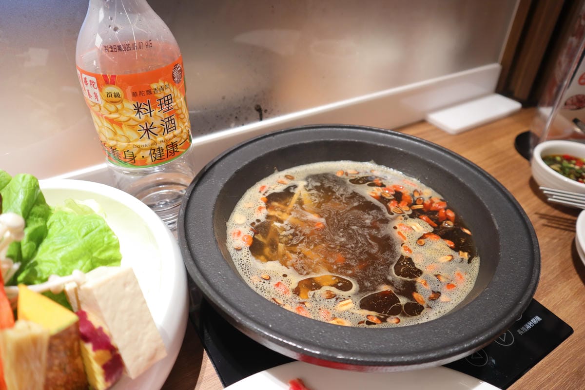 (新北新莊餐廳)萬客什鍋新莊店，來自台中的台式人氣火鍋店，有