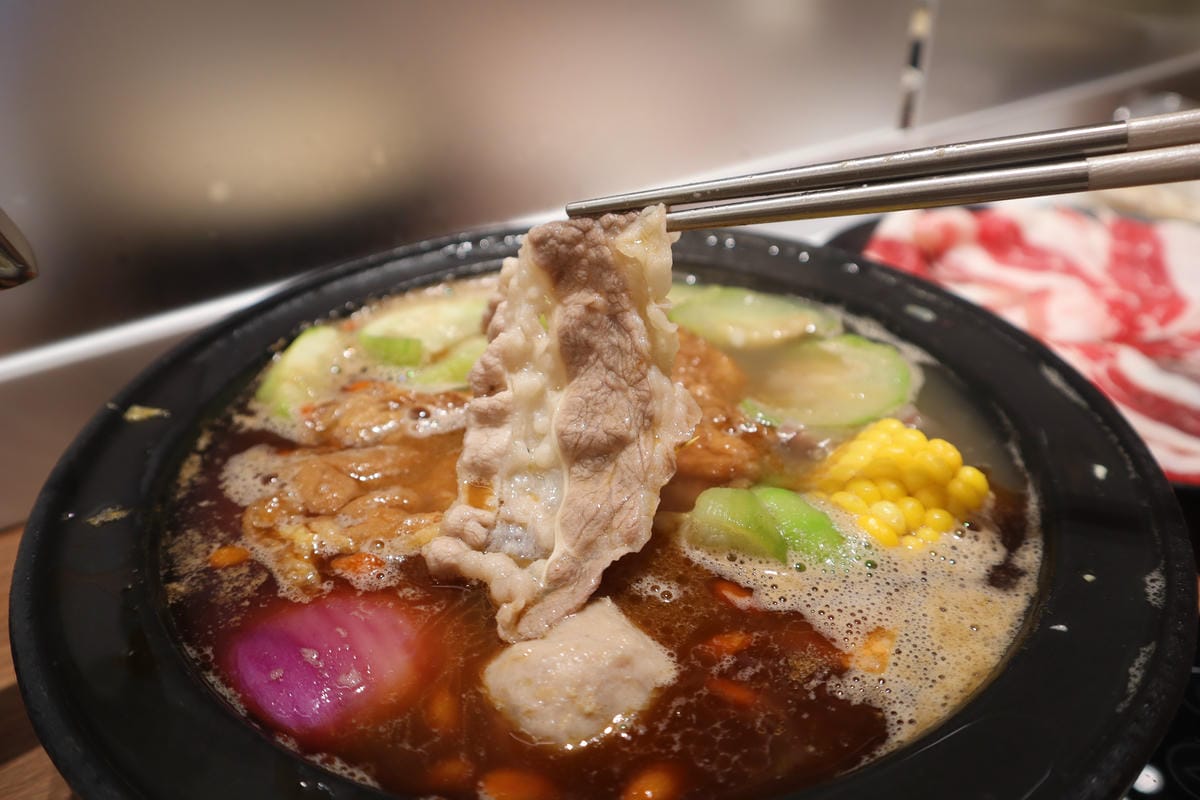 (新北新莊餐廳)萬客什鍋新莊店，來自台中的台式人氣火鍋店，有