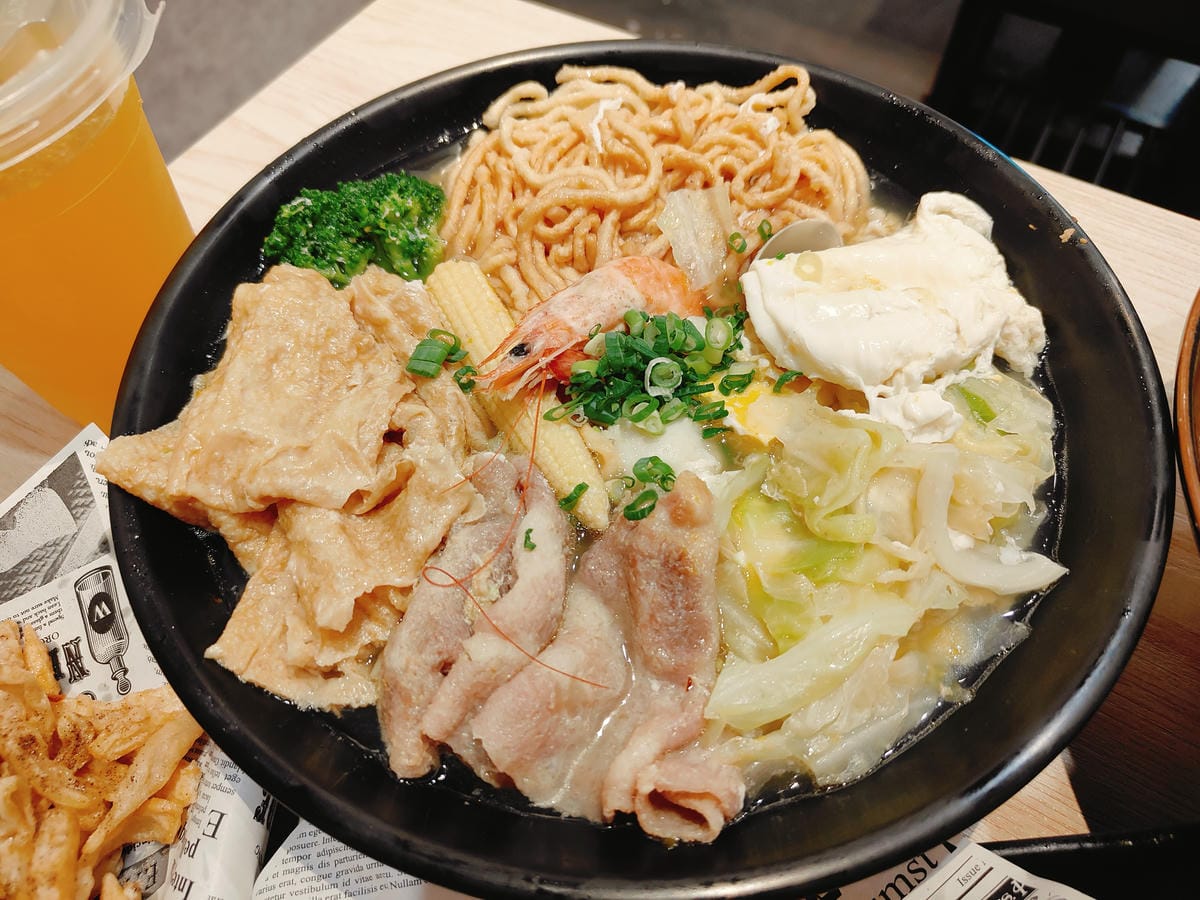 (新北新莊餐廳)二春外鍋燒專賣店新莊店,主打多樣湯頭與豐富配 (新北新莊餐廳)二春外鍋燒專賣店新莊店,主打多樣湯頭與豐富配