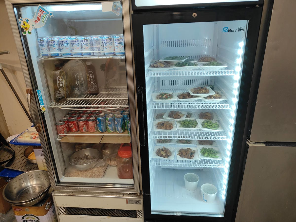 (新北新莊餐廳)豐衣足食,位於中港大排附近,店外人潮絡繹不絕 (新北新莊餐廳)豐衣足食,位於中港大排附近,店外人潮絡繹不絕