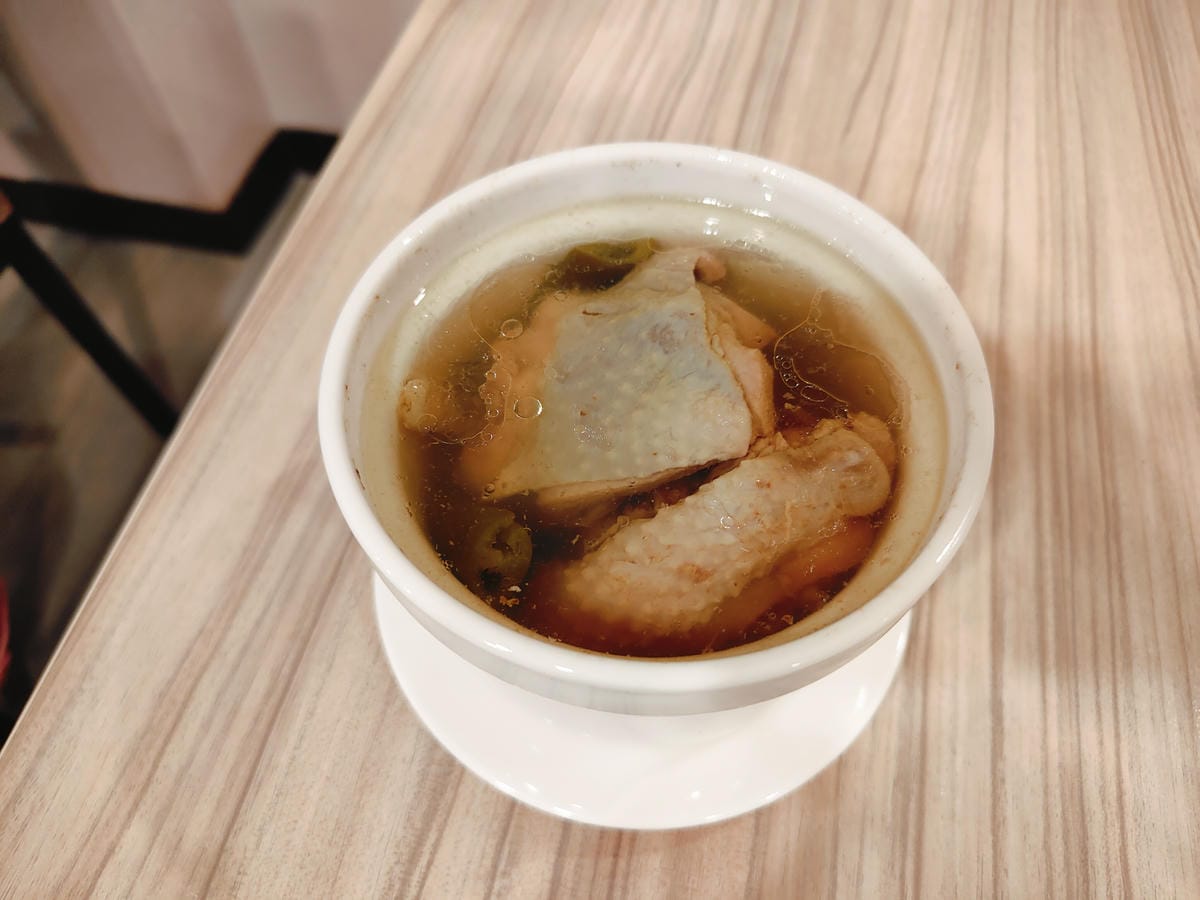 (新北新莊餐廳)豐衣足食,位於中港大排附近,店外人潮絡繹不絕 (新北新莊餐廳)豐衣足食,位於中港大排附近,店外人潮絡繹不絕