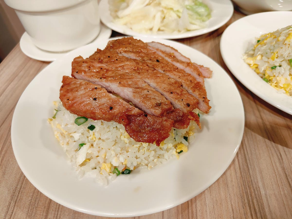 (新北新莊餐廳)豐衣足食,位於中港大排附近,店外人潮絡繹不絕 (新北新莊餐廳)豐衣足食,位於中港大排附近,店外人潮絡繹不絕