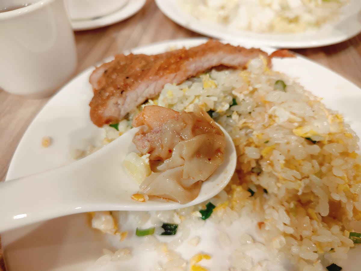 (新北新莊餐廳)豐衣足食,位於中港大排附近,店外人潮絡繹不絕 (新北新莊餐廳)豐衣足食,位於中港大排附近,店外人潮絡繹不絕