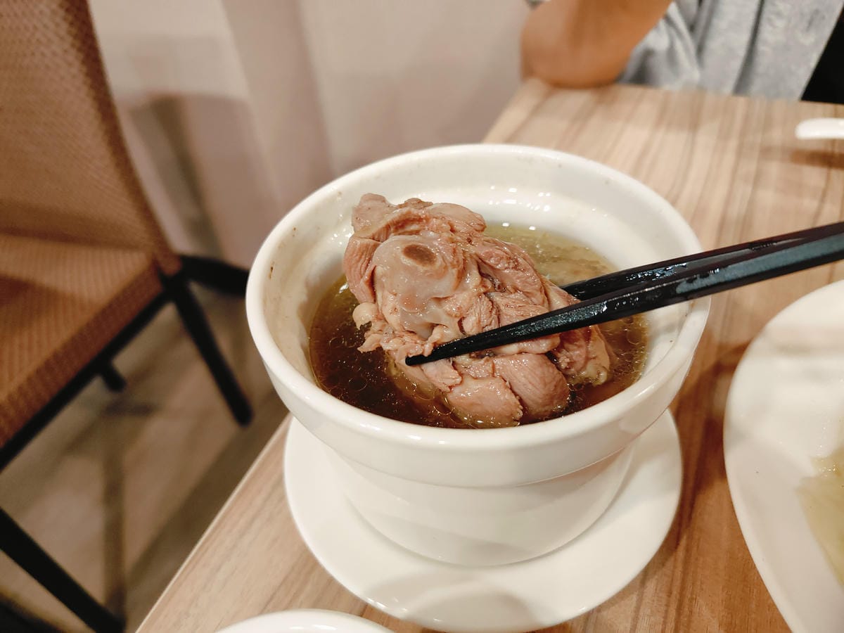 (新北新莊餐廳)豐衣足食,位於中港大排附近,店外人潮絡繹不絕 (新北新莊餐廳)豐衣足食,位於中港大排附近,店外人潮絡繹不絕