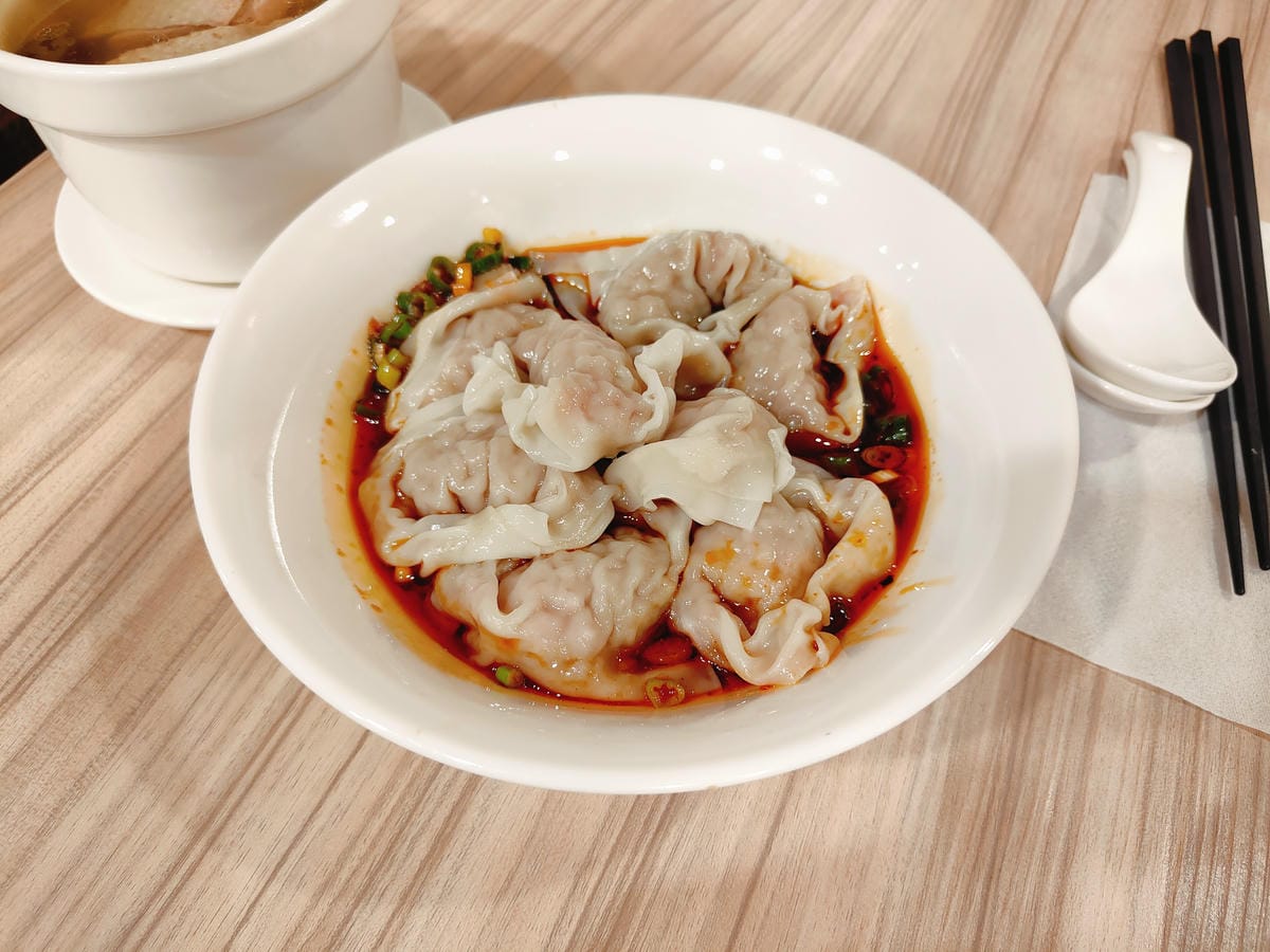 (新北新莊餐廳)豐衣足食,位於中港大排附近,店外人潮絡繹不絕 (新北新莊餐廳)豐衣足食,位於中港大排附近,店外人潮絡繹不絕