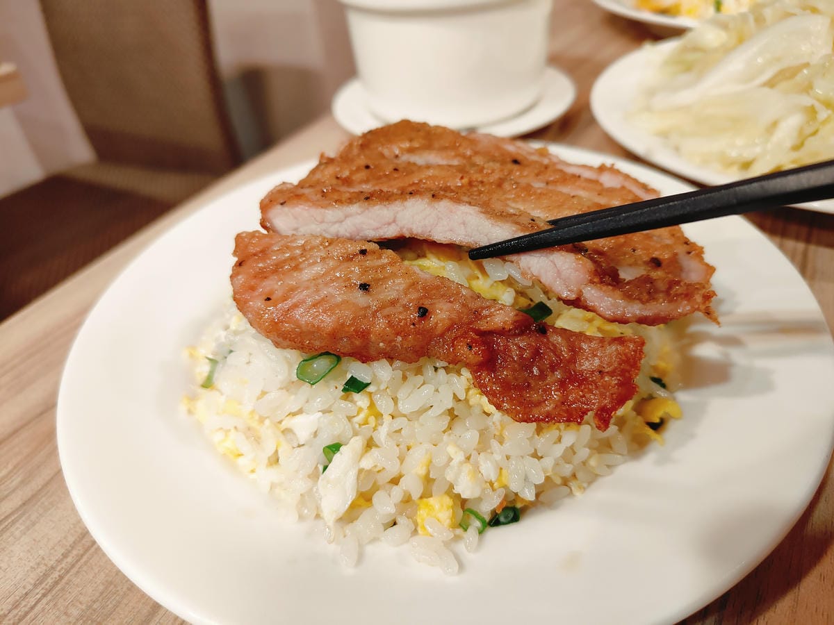 (新北新莊餐廳)豐衣足食,位於中港大排附近,店外人潮絡繹不絕 (新北新莊餐廳)豐衣足食,位於中港大排附近,店外人潮絡繹不絕