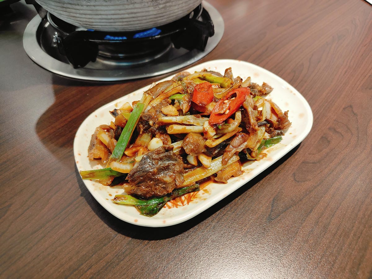 (台北中山餐廳)招財溫體羊,夏天也能的羊肉鍋 (台北中山餐廳)招財溫體羊,夏天也能的羊肉鍋