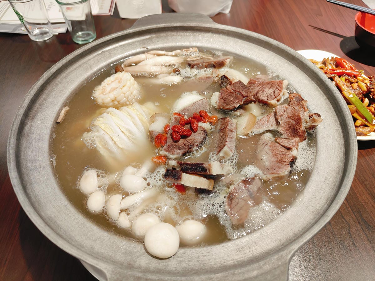 (台北中山餐廳)招財溫體羊,夏天也能的羊肉鍋 (台北中山餐廳)招財溫體羊,夏天也能的羊肉鍋