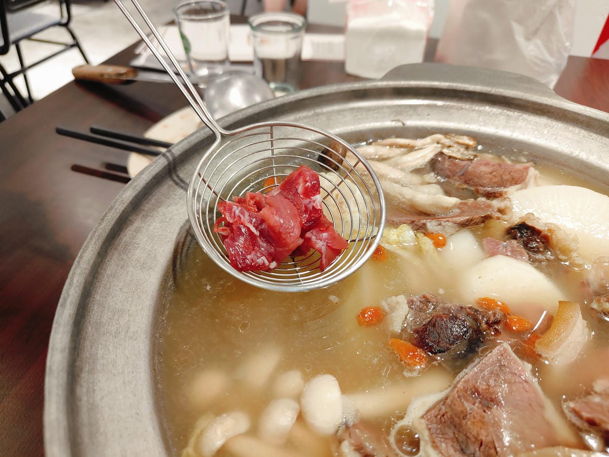 (台北中山餐廳)招財溫體羊,夏天也能的羊肉鍋 (台北中山餐廳)招財溫體羊,夏天也能的羊肉鍋