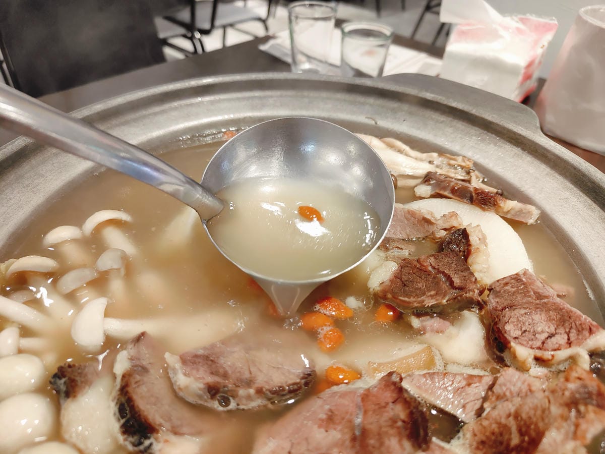 (台北中山餐廳)招財溫體羊,夏天也能的羊肉鍋 (台北中山餐廳)招財溫體羊,夏天也能的羊肉鍋