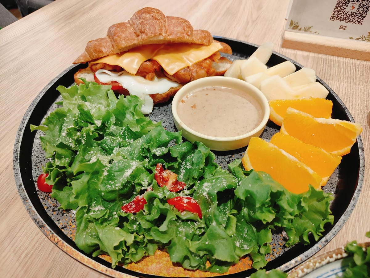 (新北新莊餐廳)Paws Cafe 寵物友善餐廳,捷運幸福站 (新北新莊餐廳)Paws Cafe 寵物友善餐廳,捷運幸福站