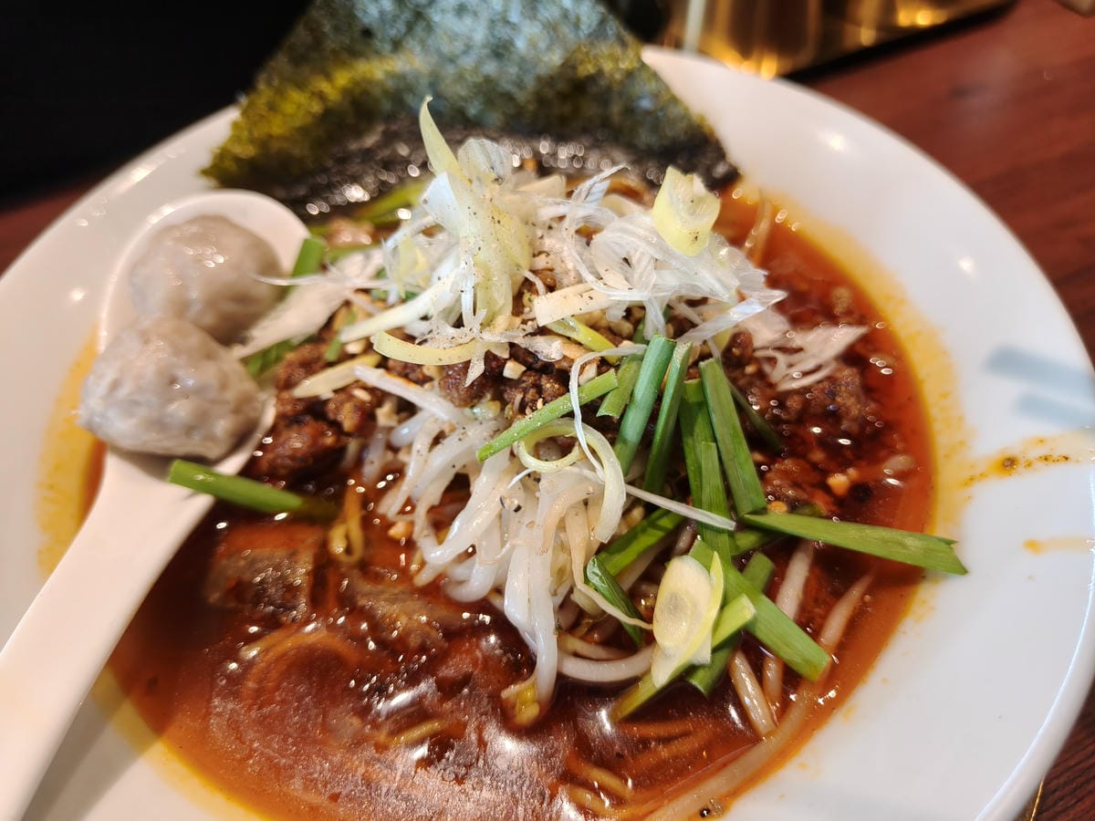 (新北板橋餐廳)鈞拉麵，前鬼金棒師傅出來開店。口味上是融合了