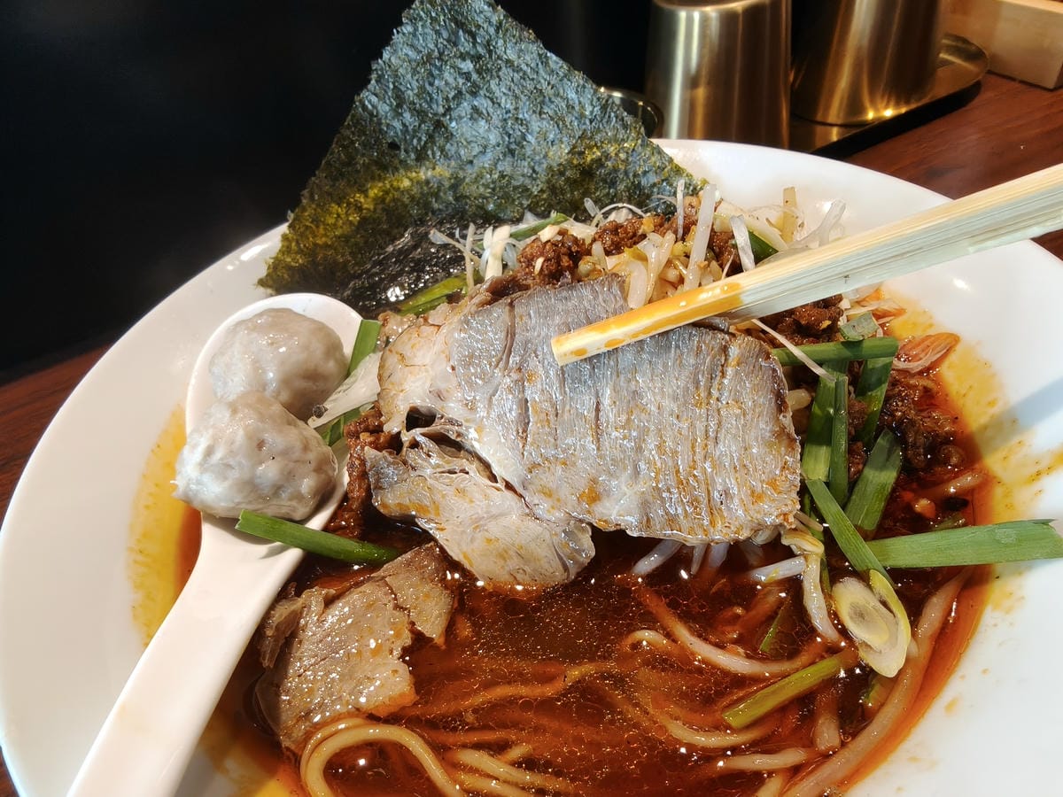 (新北板橋餐廳)鈞拉麵，前鬼金棒師傅出來開店。口味上是融合了