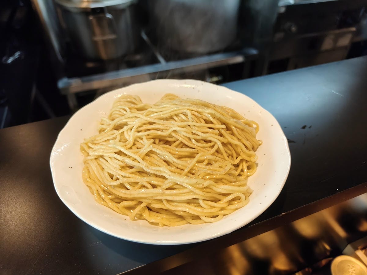 (新北板橋餐廳)鈞拉麵，前鬼金棒師傅出來開店。口味上是融合了