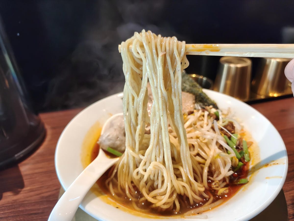 (新北板橋餐廳)鈞拉麵，前鬼金棒師傅出來開店。口味上是融合了