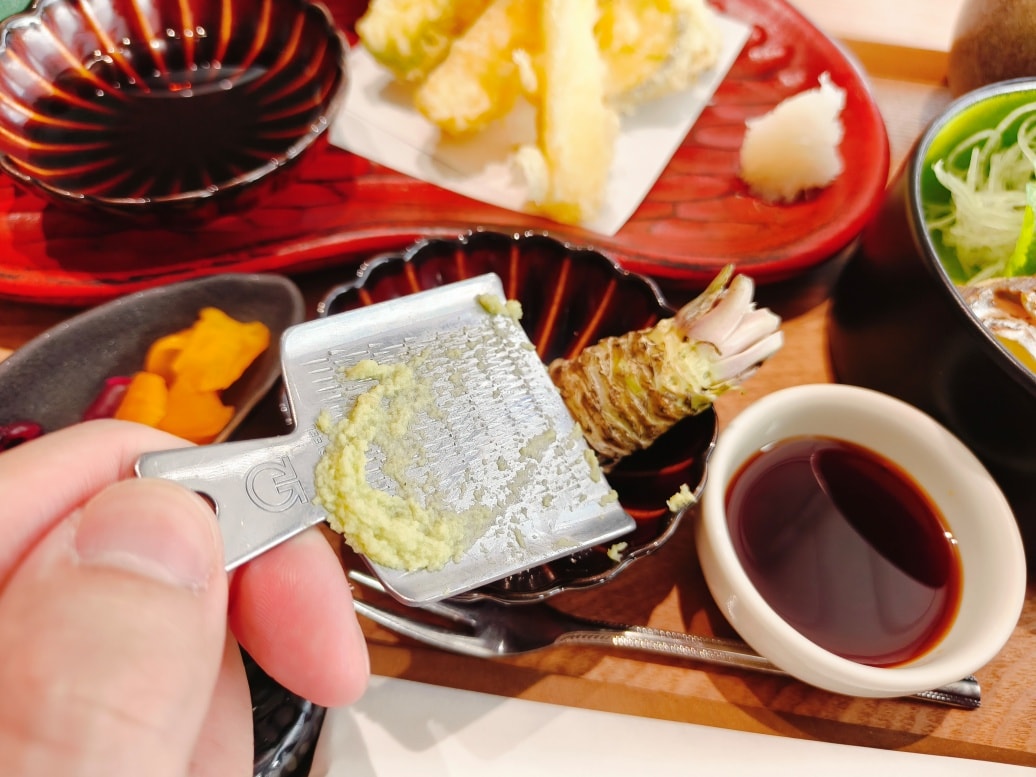 (廣島餐廳)Sumiyoshi，鄰近商店街與千光寺纜車，料理精緻、窗外向島景色療癒又放鬆時光。值得安排在旅程開始或結束的一餐