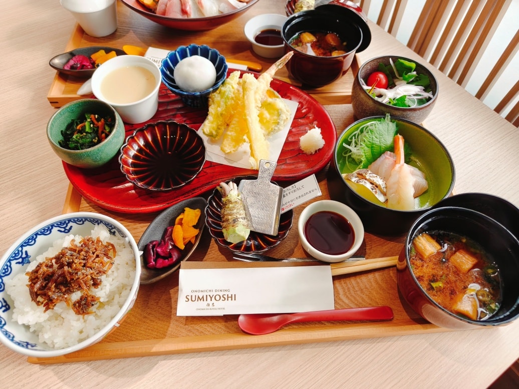 (廣島餐廳)Sumiyoshi，鄰近商店街與千光寺纜車，料理精緻、窗外向島景色療癒又放鬆時光。值得安排在旅程開始或結束的一餐